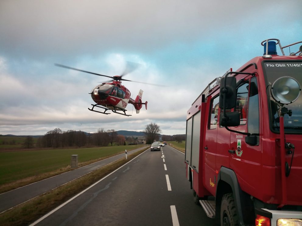 Verkehrsunfall mit eingeklemmter Person