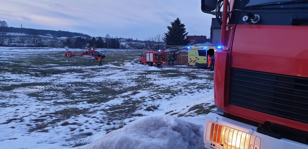 PKW gegen Hauswand