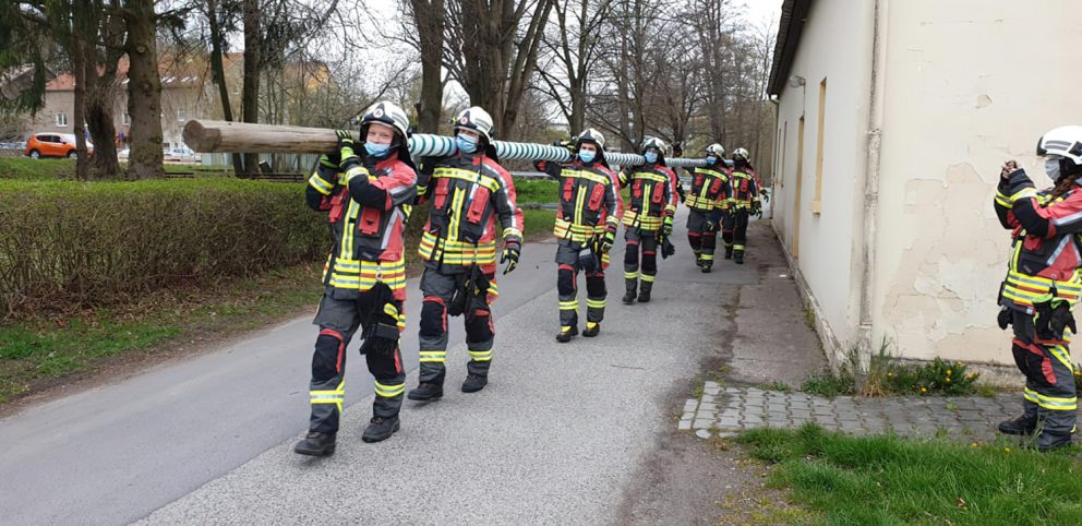 Ausbildungsdienst: Maibaumstellen