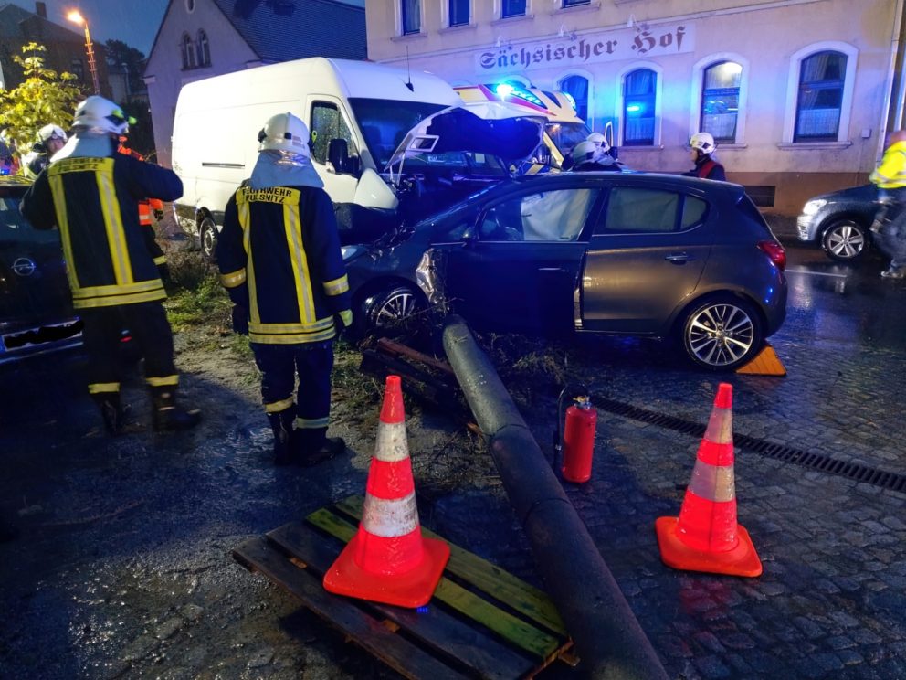 Zusammenstoß von PKW und einem Transporter