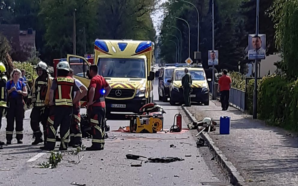 Verkehrsunfall: Motor aus dem Wrack geschleudert