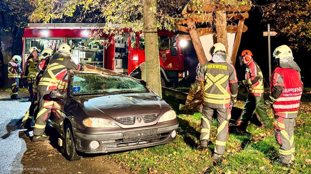 Stark deformierter Pkw (Einsatzübung)