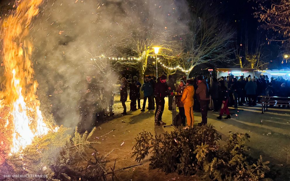 Bilder vom Weihnachtsbaumbrennen