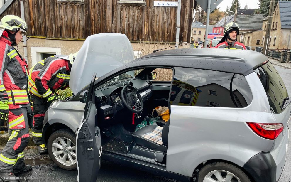 Ersthelfer handeln vorbildlich bei PKW Unfall #05/24